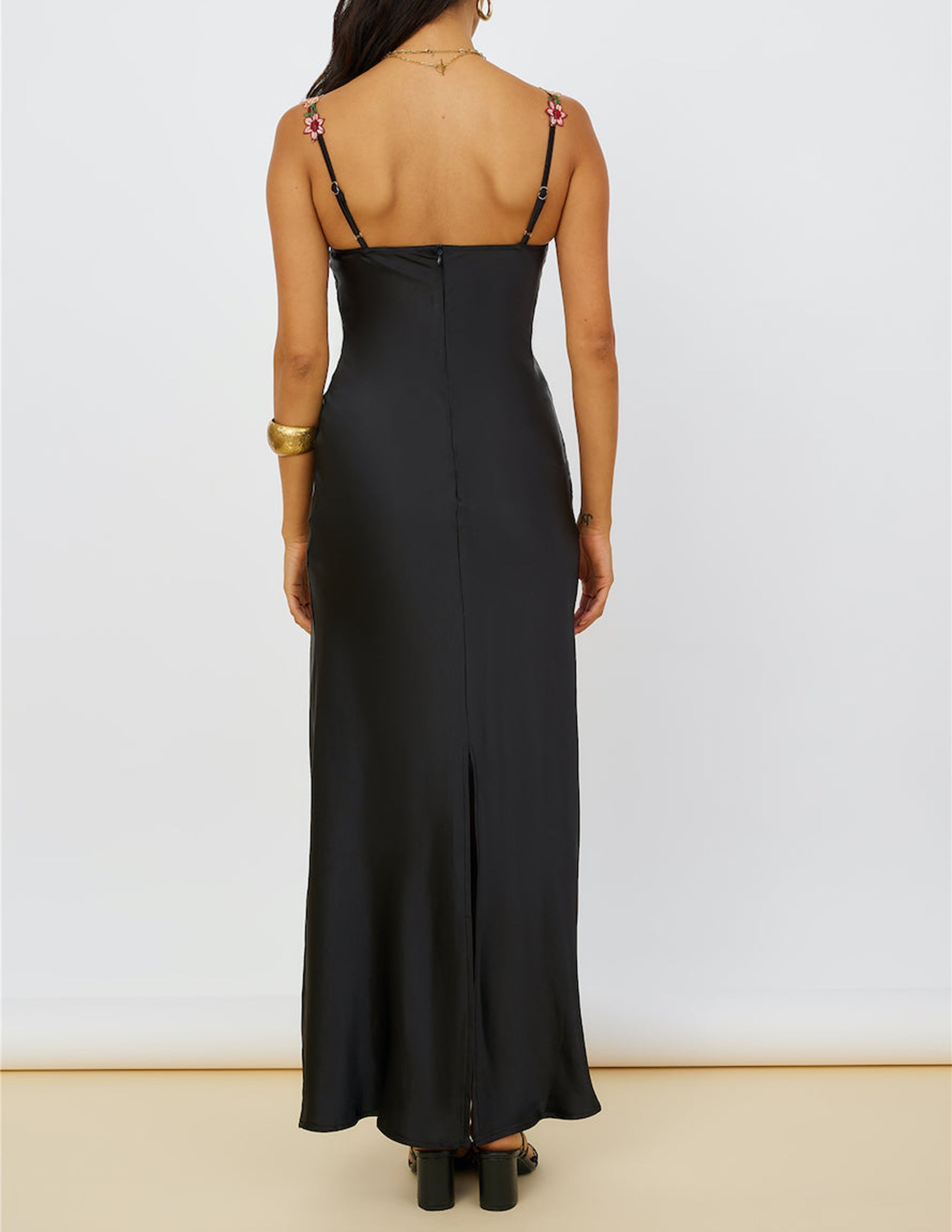 Roxane | Robe longue en satin avec bretelles florales